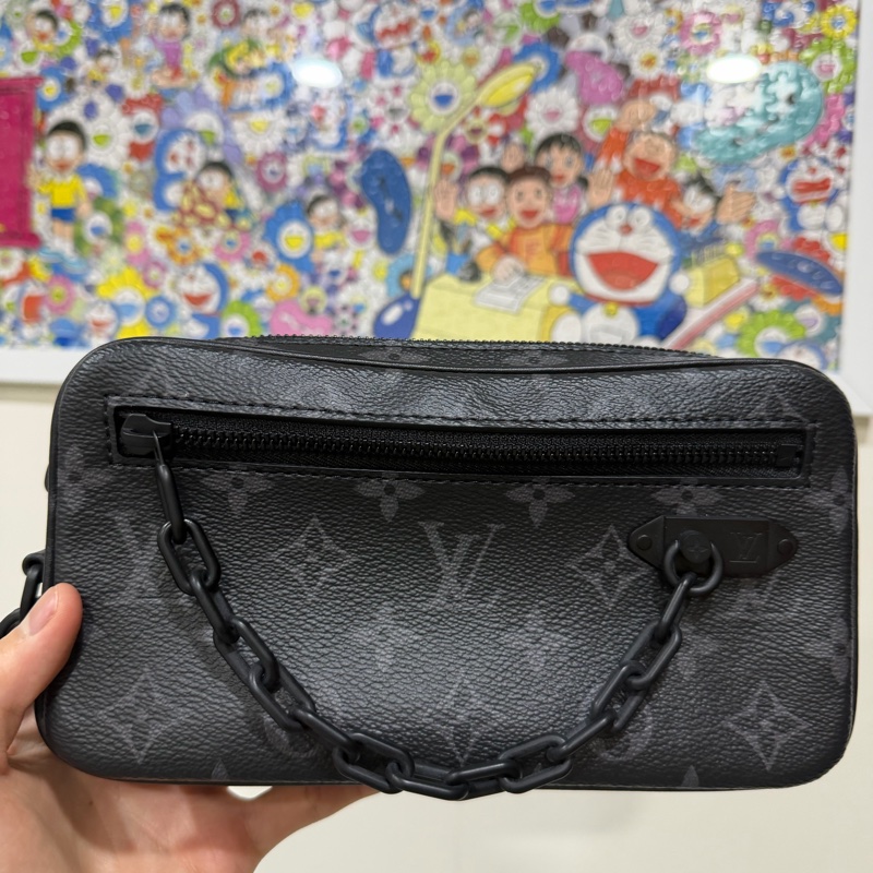 Louis Vuitton黑花手拿包芯片款-1