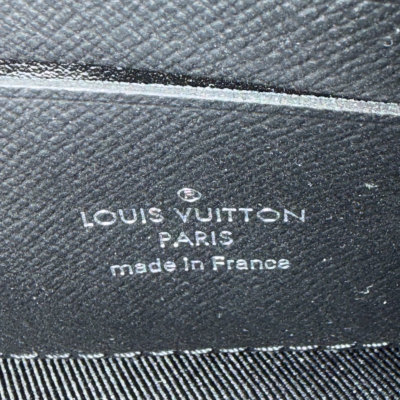 Louis Vuitton黑花手拿包芯片款-6