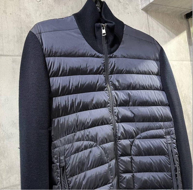 Moncler 深藍羊毛拼接羽絨針織外套 價格可議-1