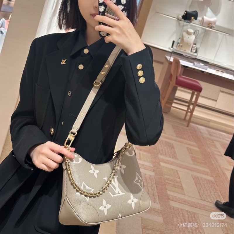 全新閒置全配🈶25年購證❤️ LV #Boulogne #大象灰 #新款 #牛角包 芯片款-2