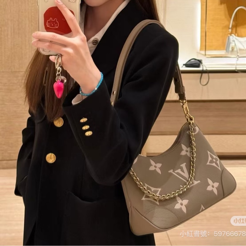 全新閒置全配🈶25年購證❤️ LV #Boulogne #大象灰 #新款 #牛角包 芯片款-3