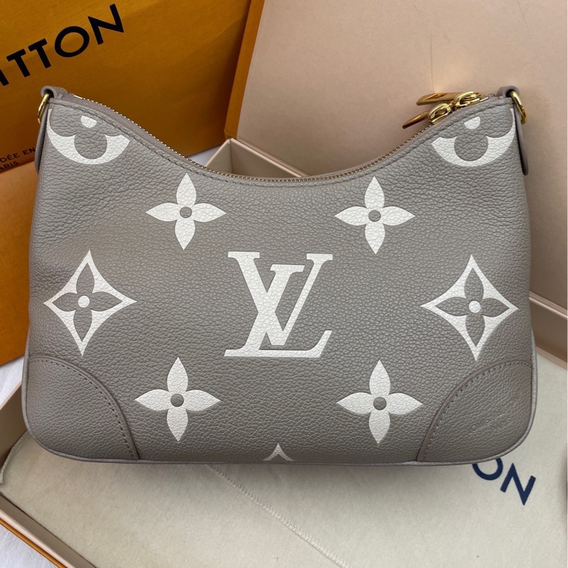 全新閒置全配🈶25年購證❤️ LV #Boulogne #大象灰 #新款 #牛角包 芯片款-6