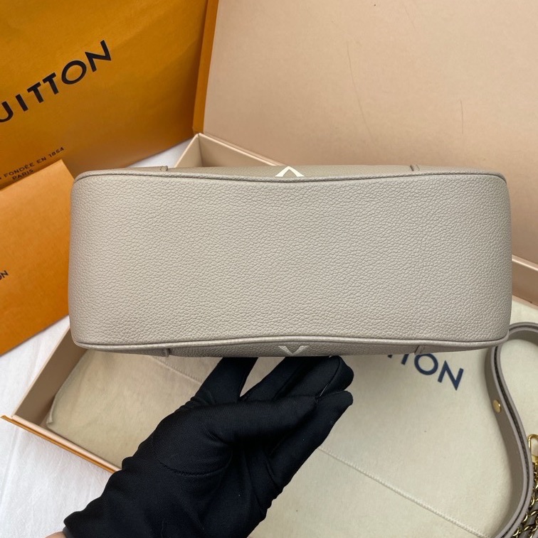 全新閒置全配🈶25年購證❤️ LV #Boulogne #大象灰 #新款 #牛角包 芯片款-10