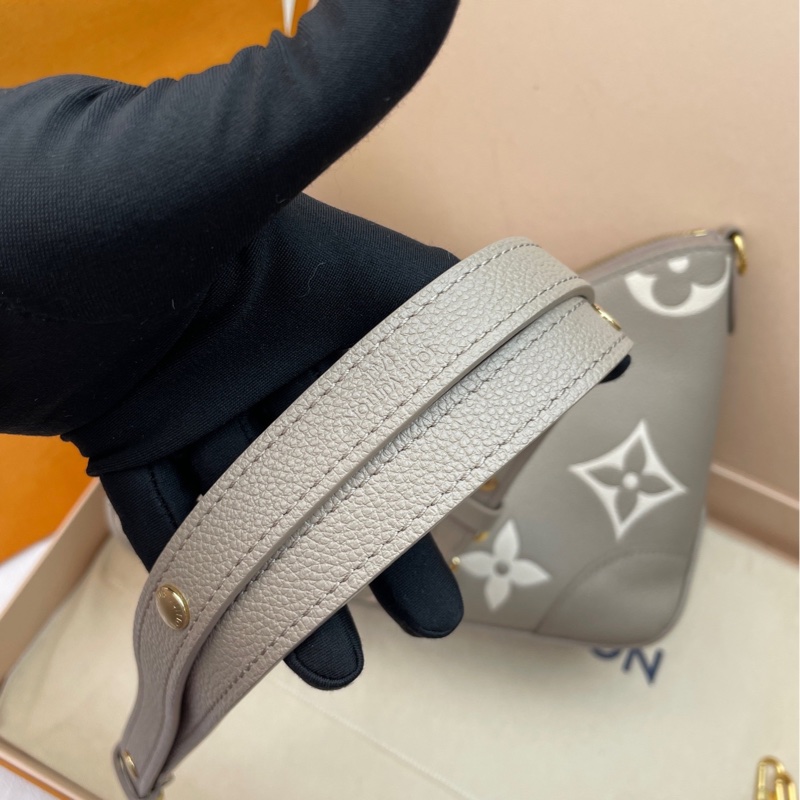 全新閒置全配🈶25年購證❤️ LV #Boulogne #大象灰 #新款 #牛角包 芯片款-12