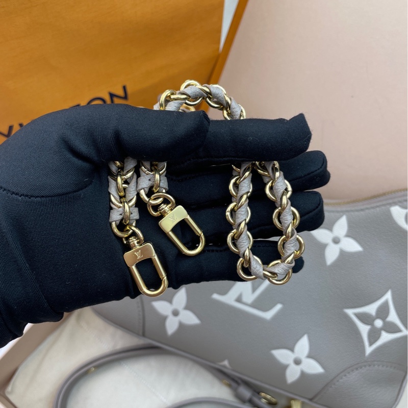 全新閒置全配🈶25年購證❤️ LV #Boulogne #大象灰 #新款 #牛角包 芯片款-13