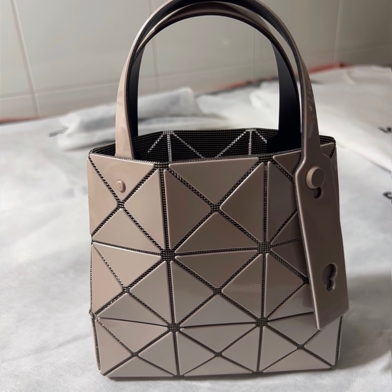 全新全配❤️ #isseymiyake #三宅一生 #香檳粉 #托特 #鑽石包 小號-2