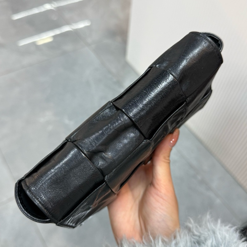 BOTTEGA VENETA BV 葆蝶家 Cassette 編織8格相機包/胸腰包-1