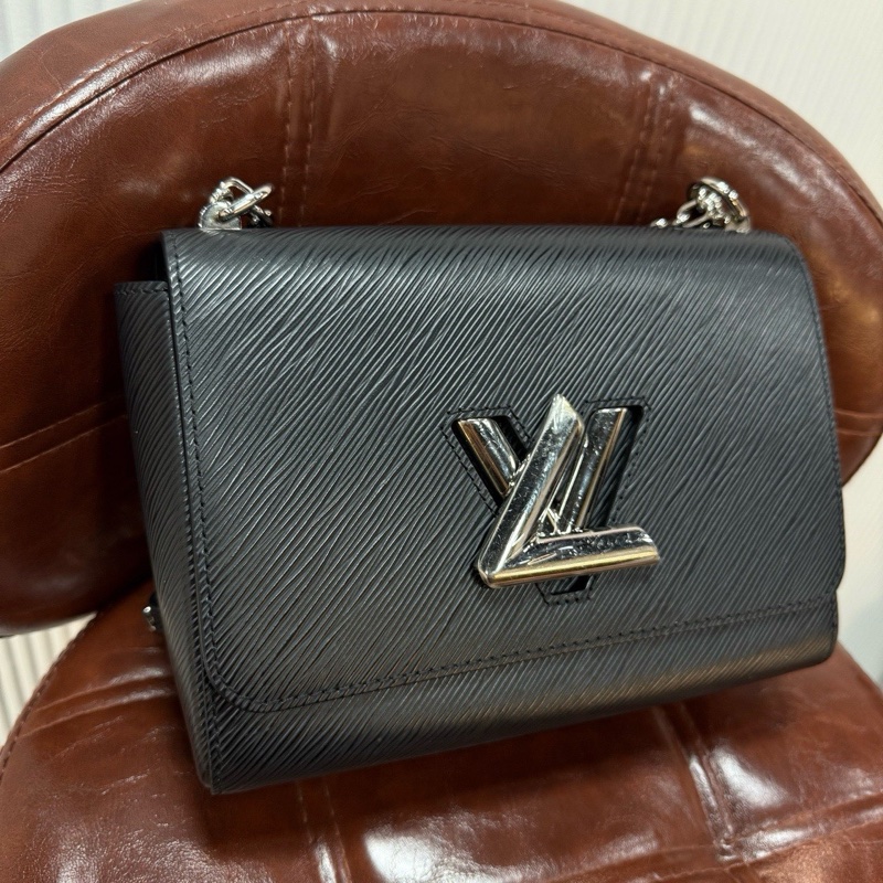 LV 路易威登 Twist中號新款鏈條包 黑銀水波紋-0