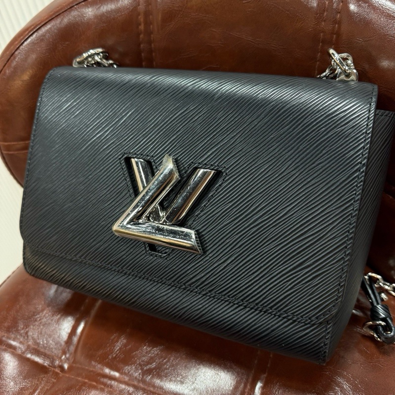 LV 路易威登 Twist中號新款鏈條包 黑銀水波紋-1