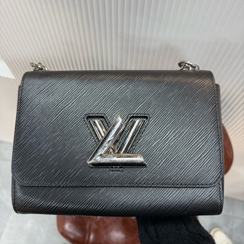 LV 路易威登 Twist中號新款鏈條包 黑銀水波紋-2