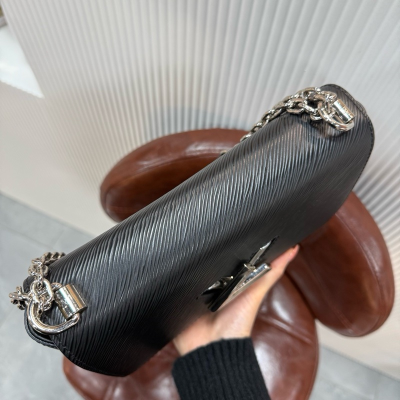 LV 路易威登 Twist中號新款鏈條包 黑銀水波紋-3