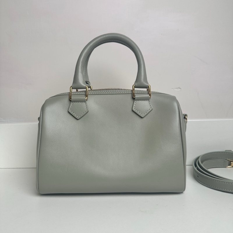 賽琳/Celine BOSTON TRIOMPHE小號光滑牛皮革波士頓包 113773DU3.29AG 牛皮革,翻毛牛皮革襯里 8 x 6 x 4英吋(20 x 14 x 10釐米) 有肩帶。-2