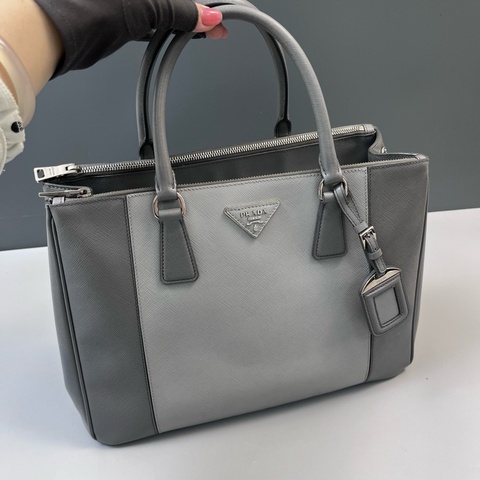 Prada普拉達拼色十字紋牛皮殺手包手提包 缺肩帶 尺寸34*25*16。