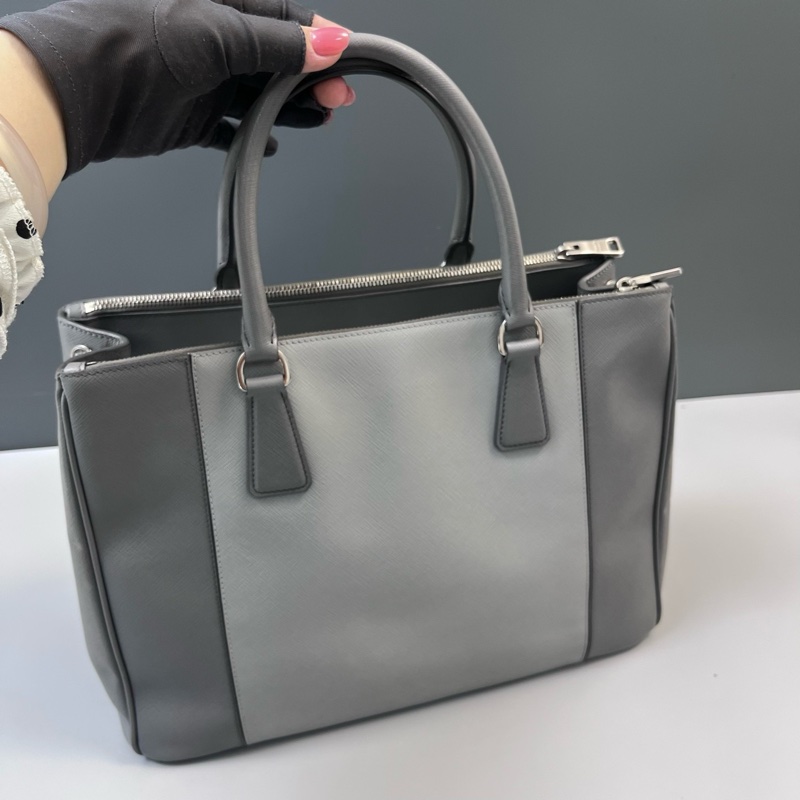 Prada普拉達拼色十字紋牛皮殺手包手提包 缺肩帶 尺寸34*25*16。-1