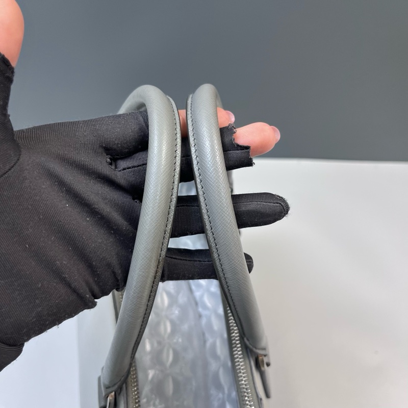 Prada普拉達拼色十字紋牛皮殺手包手提包 缺肩帶 尺寸34*25*16。-7