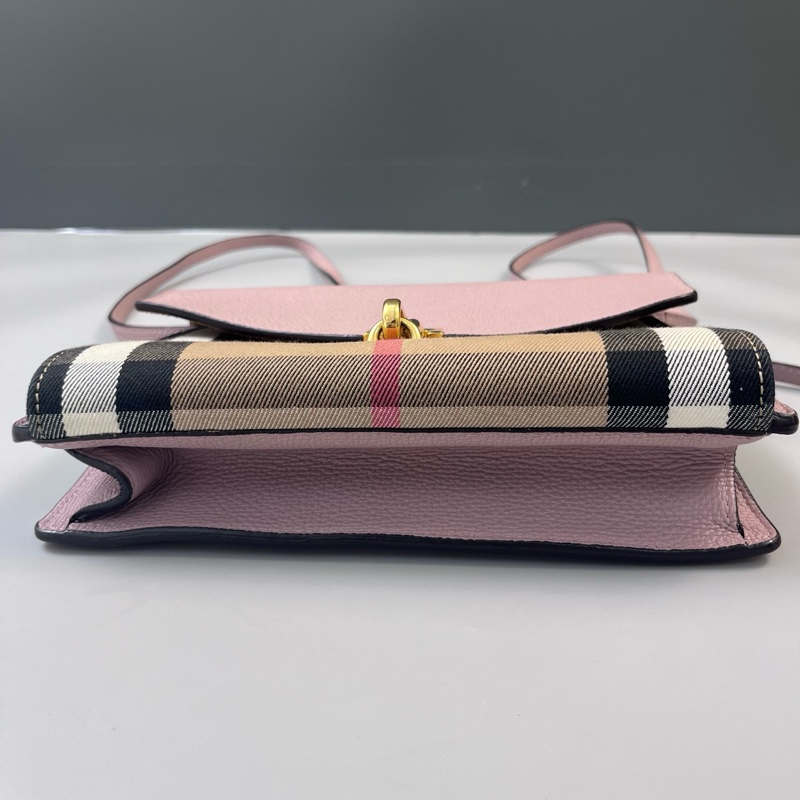 Burberry巴寶莉格紋拼皮郵差單肩斜挎包尺寸23*19*6cm-7