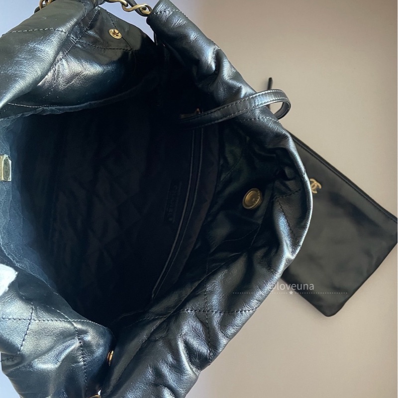 NS級-全新閒置品 Chanel 22bag黑金小號-6