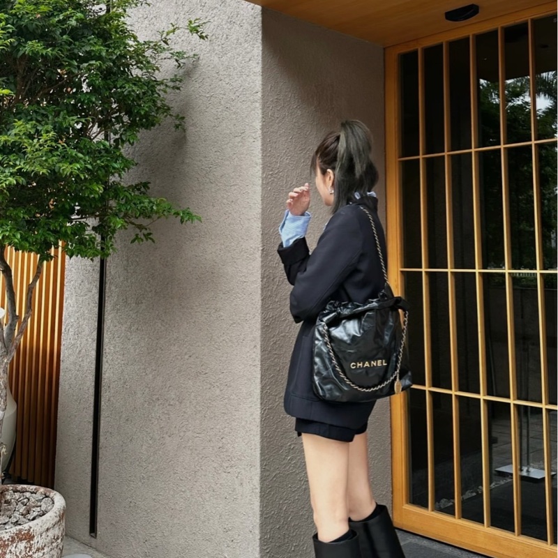 NS級-全新閒置品 Chanel 22bag黑金小號-9