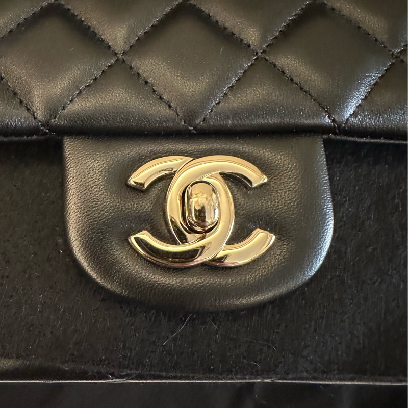 Chanel min coco 20 黑金晶片款-0