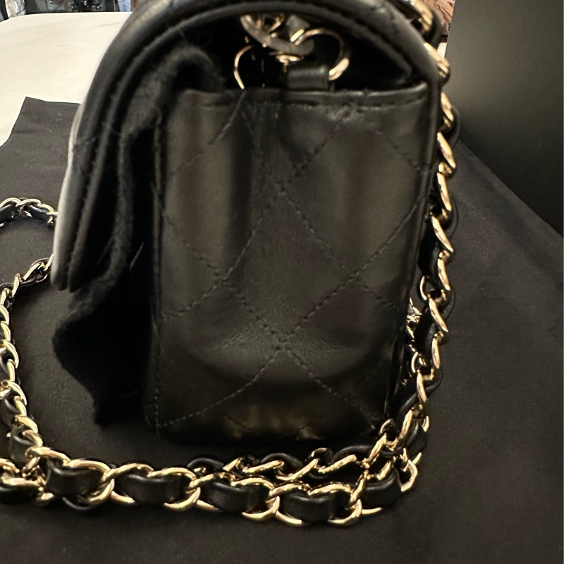 Chanel min coco 20 黑金晶片款-3