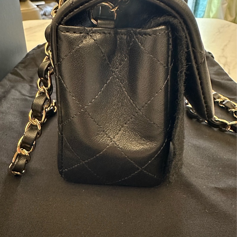 Chanel min coco 20 黑金晶片款-4