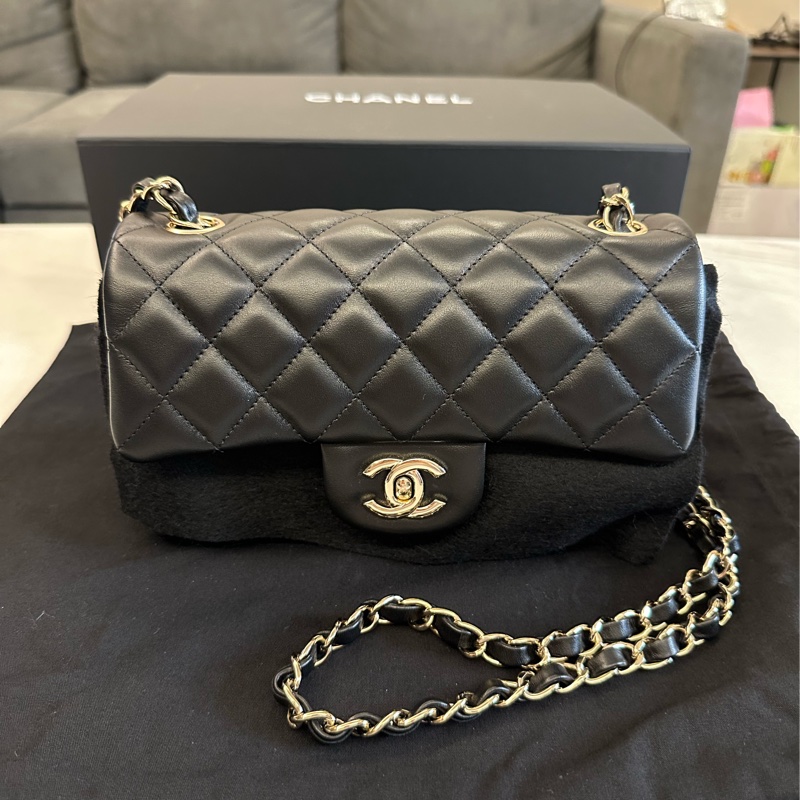 Chanel min coco 20 黑金晶片款-5