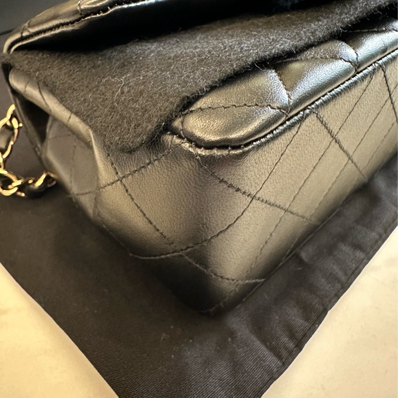 Chanel min coco 20 黑金晶片款-7