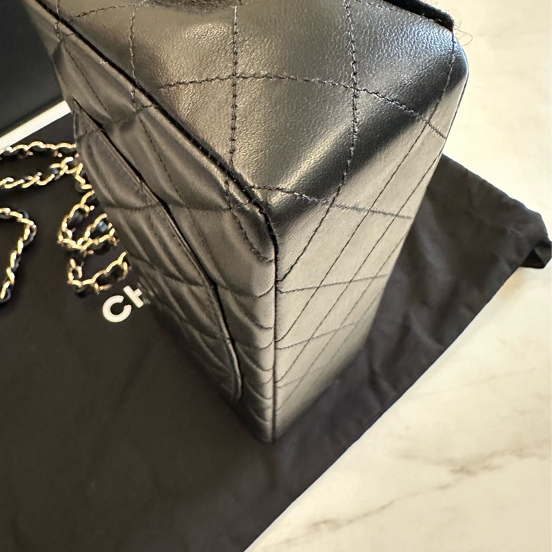 Chanel min coco 20 黑金晶片款-9