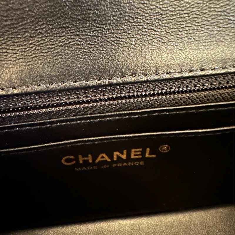Chanel min coco 20 黑金晶片款-11