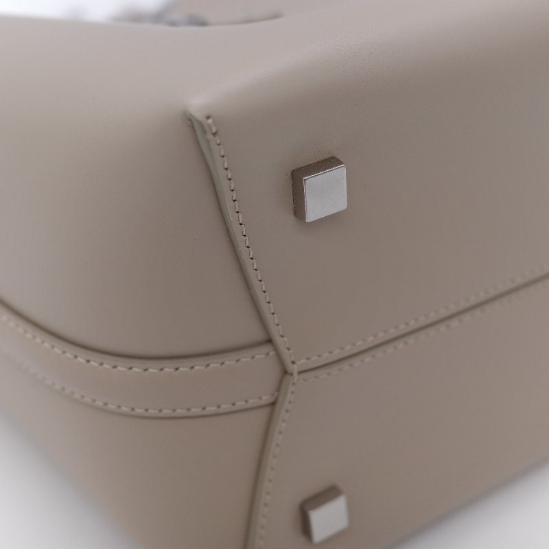 Saint Laurent 聖羅蘭 Le 37 米色 Queens 小牛皮 小型水桶包-8