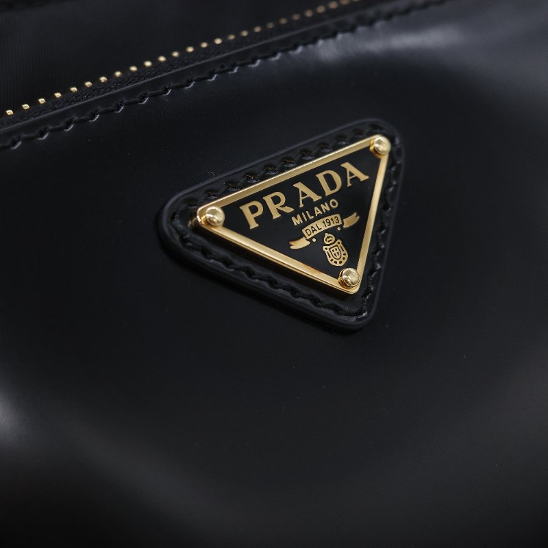 Prada普拉達 Re-Nylon 黑色 尼龍 拋光牛皮拉鍊外袋 半月形手提包斜背兩用包-10