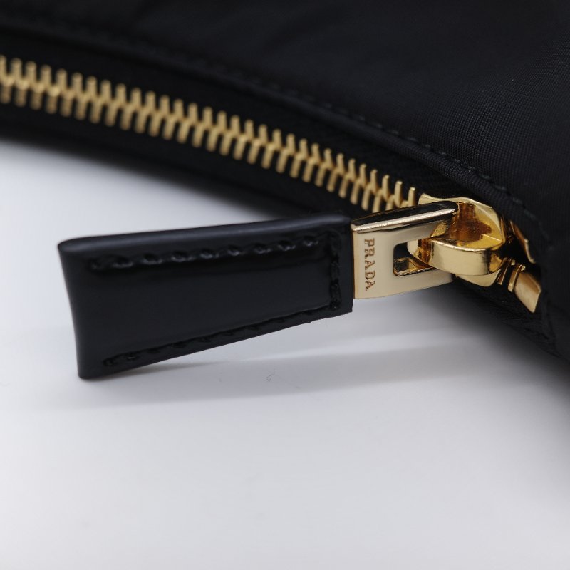 Prada普拉達 Re-Nylon 黑色 尼龍 拋光牛皮拉鍊外袋 半月形手提包斜背兩用包-12