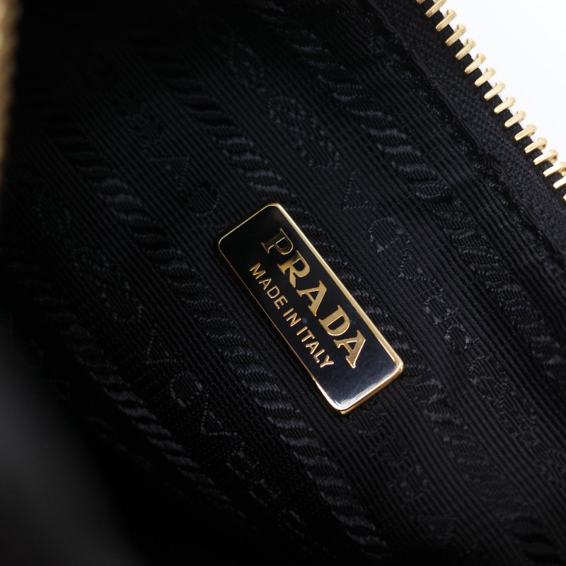 Prada普拉達 Re-Nylon 黑色 尼龍 拋光牛皮拉鍊外袋 半月形手提包斜背兩用包-15