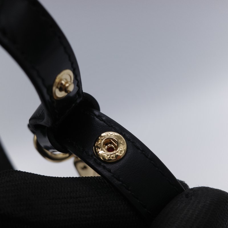 Prada普拉達 Re-Nylon 黑色 尼龍 拋光牛皮拉鍊外袋 半月形手提包斜背兩用包-20