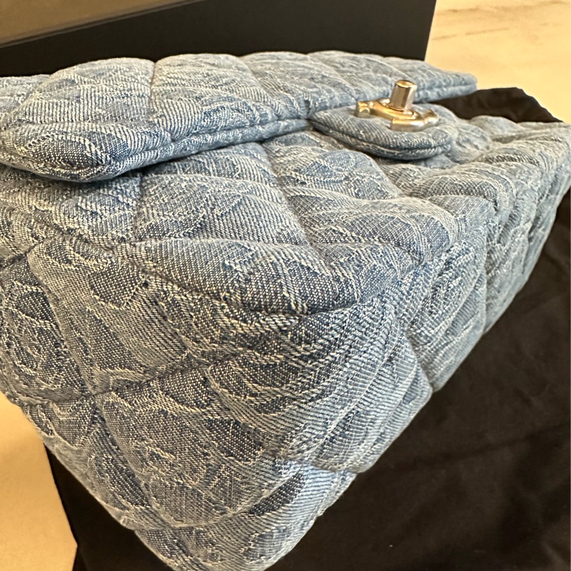 Chanel 牛仔愛心釦方胖子晶片款23P-4