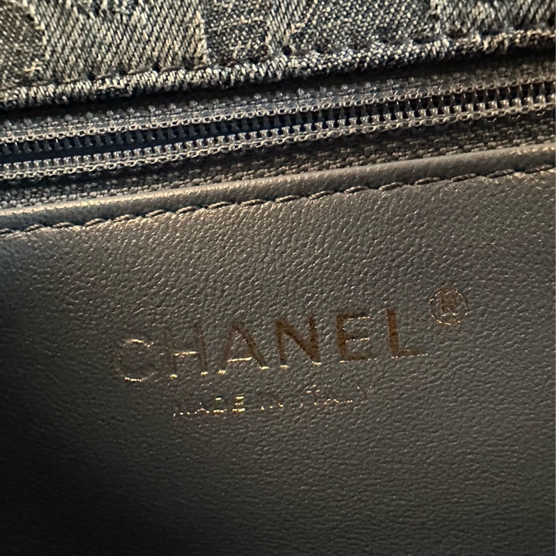 Chanel 牛仔愛心釦方胖子晶片款23P-8