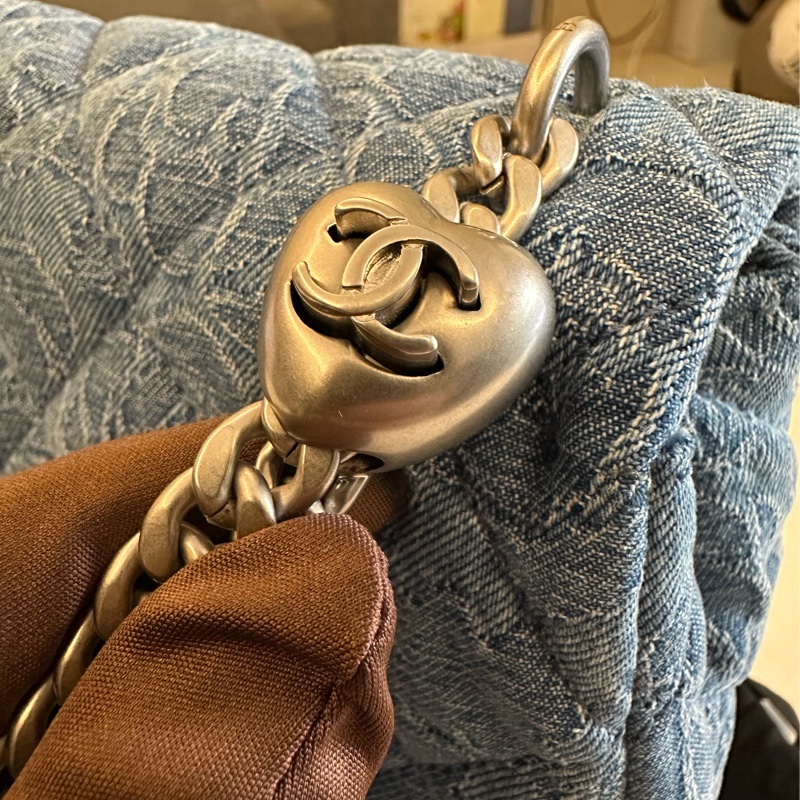 Chanel 牛仔愛心釦方胖子晶片款23P-13