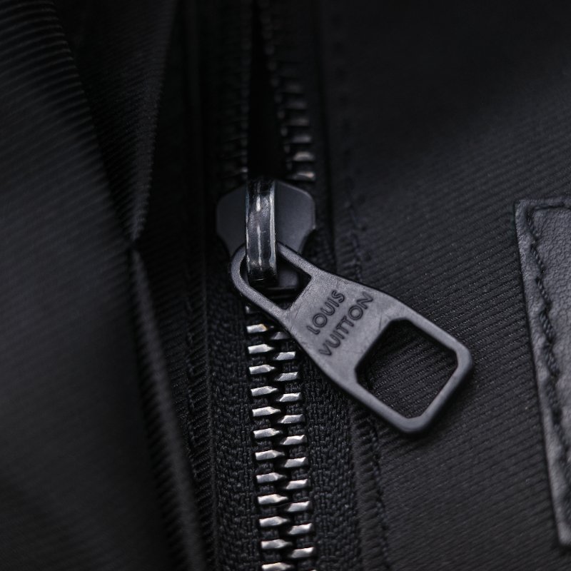 Louis Vuitton 路易威登 Christopher PM 黑色 顆粒小牛皮壓花登山後背包-37