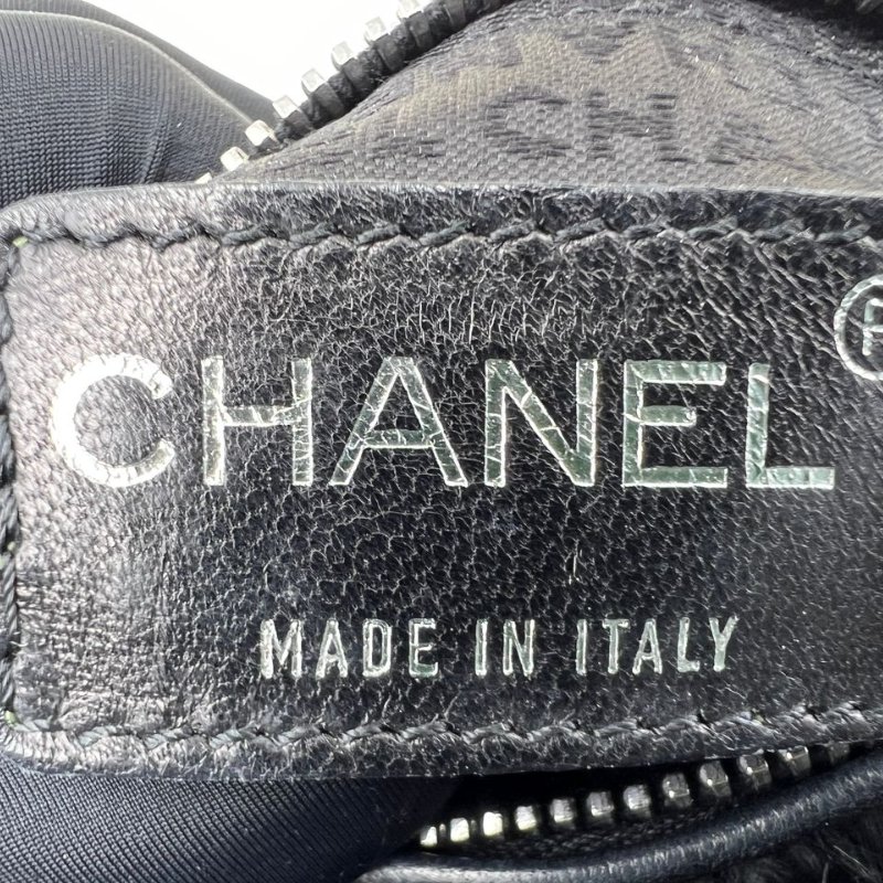 CHANEL 黑色毛絨熊貓造型腋下包-4