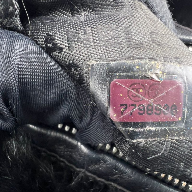 CHANEL 黑色毛絨熊貓造型腋下包-5