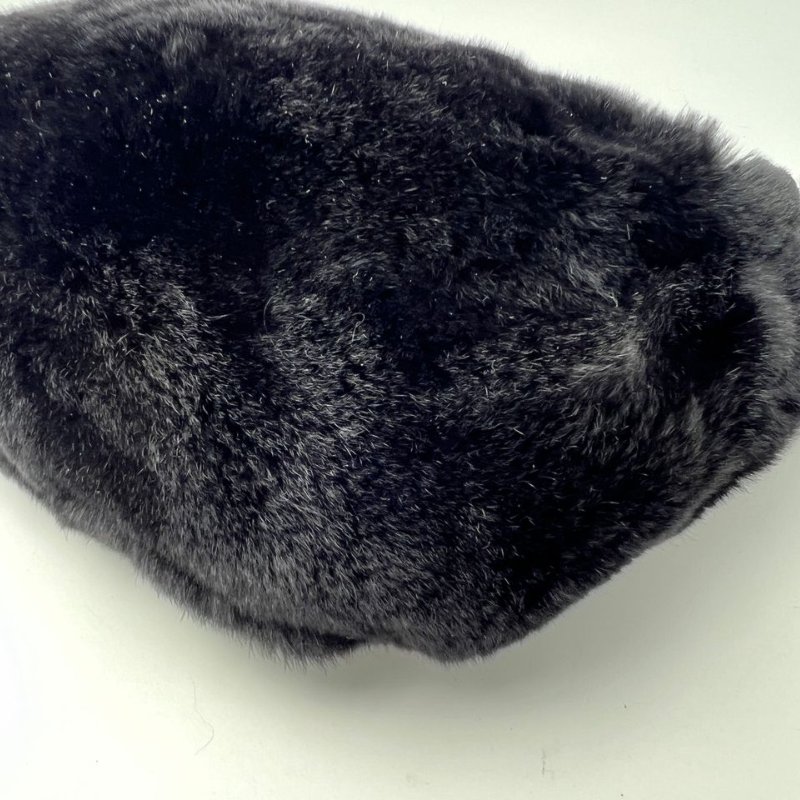 CHANEL 黑色毛絨熊貓造型腋下包-8