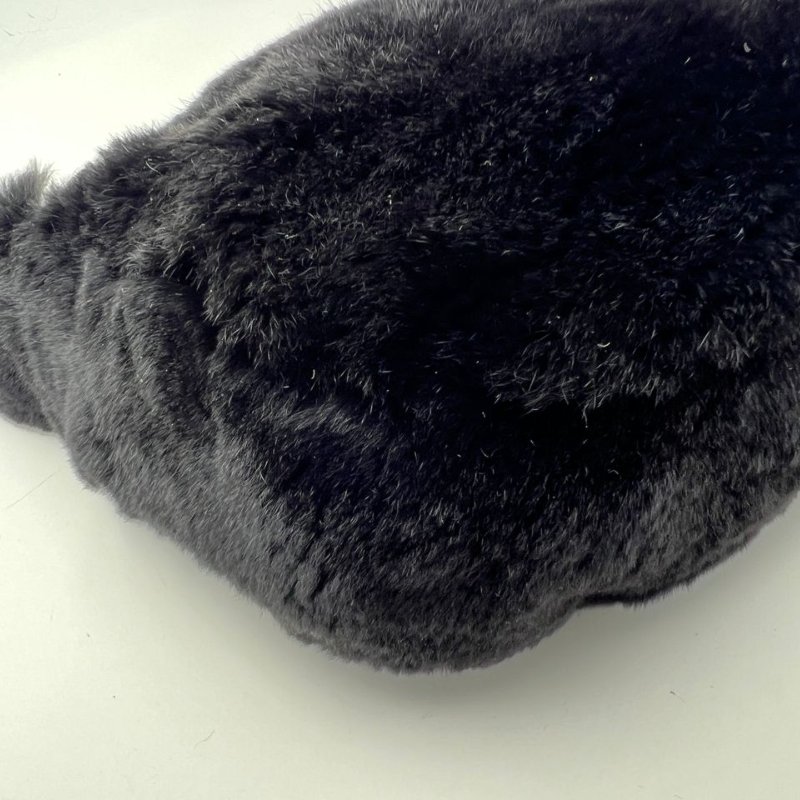 CHANEL 黑色毛絨熊貓造型腋下包-10