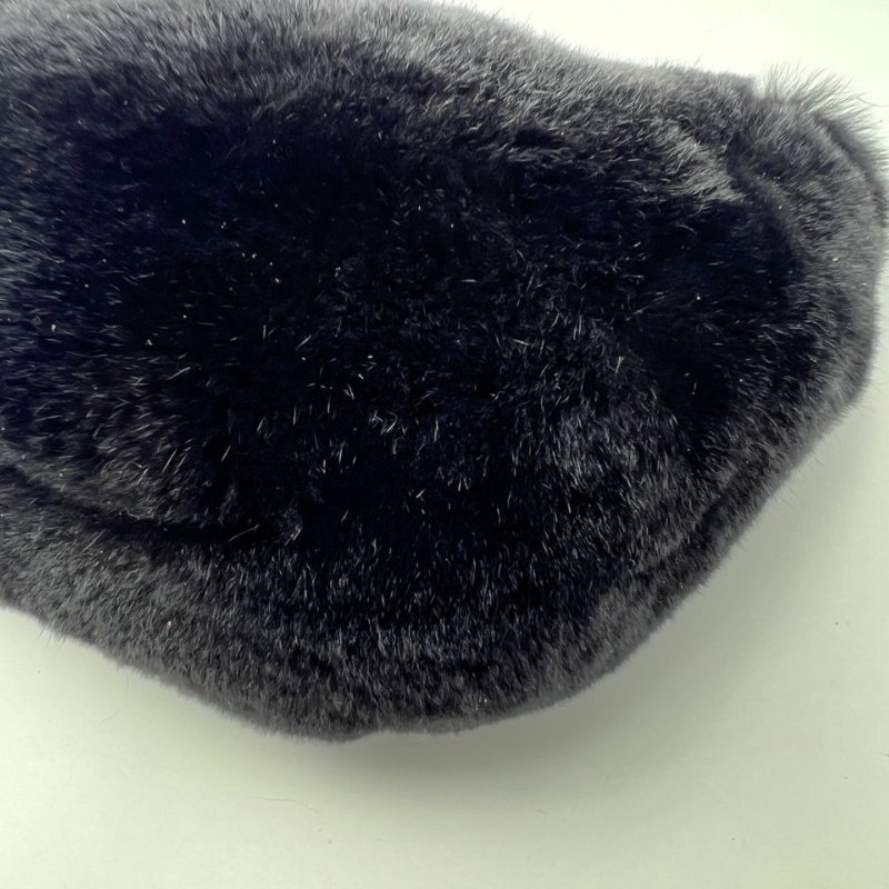 CHANEL 黑色毛絨熊貓造型腋下包-12