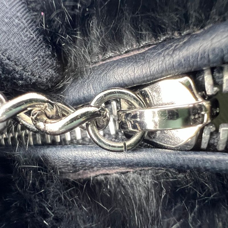 CHANEL 黑色毛絨熊貓造型腋下包-14