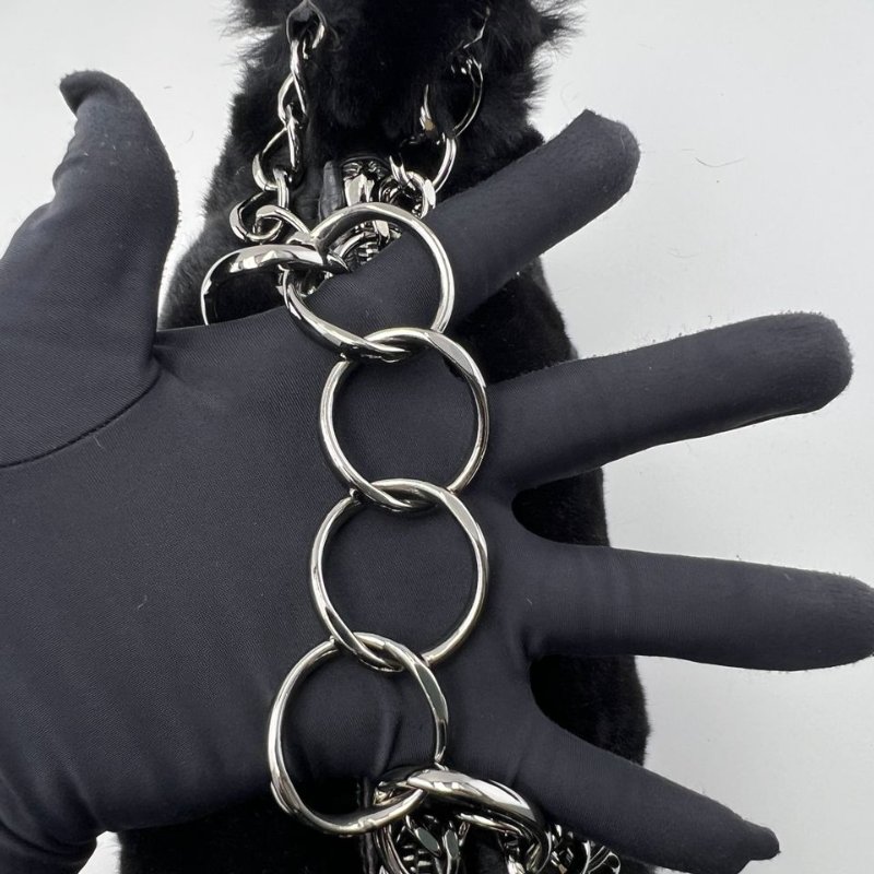 CHANEL 黑色毛絨熊貓造型腋下包-16