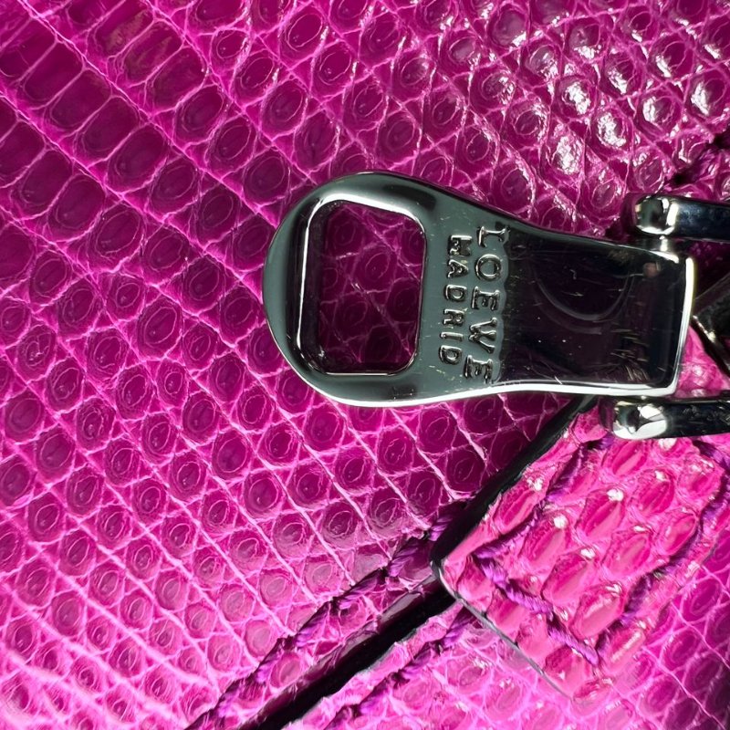 LOEWE 蜥蜴皮手提包-24