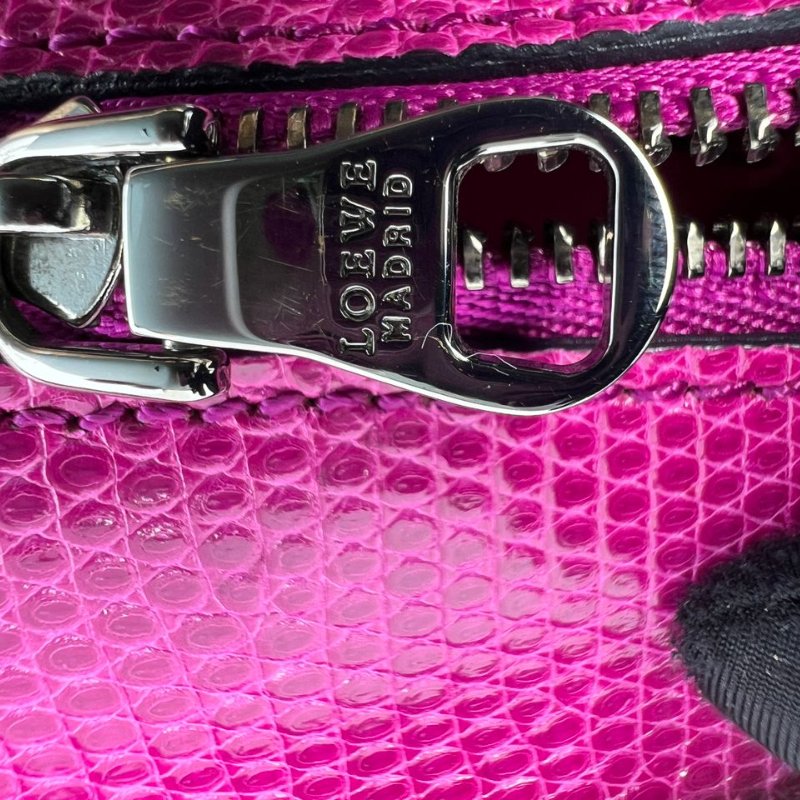 LOEWE 蜥蜴皮手提包-25