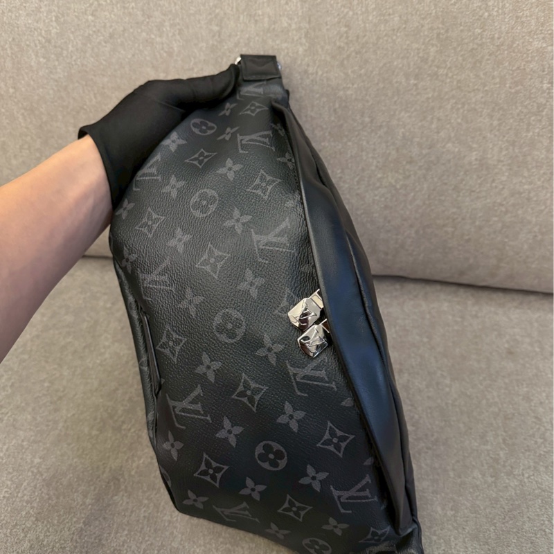LV黑色老花腰包-1