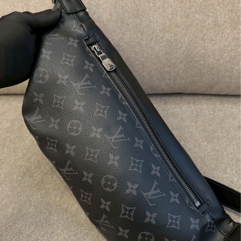LV黑色老花腰包-2