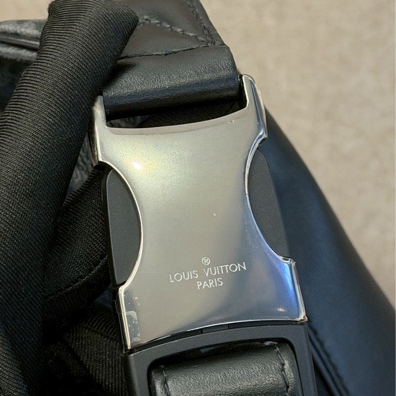 LV黑色老花腰包-4